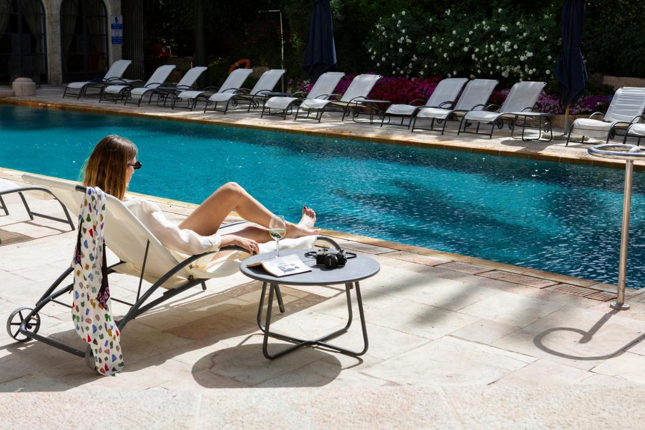 The American Colony Hotel - Small Luxury Hotels Of The World Йерусалим Екстериор снимка The pool at the Hotel de Crillon