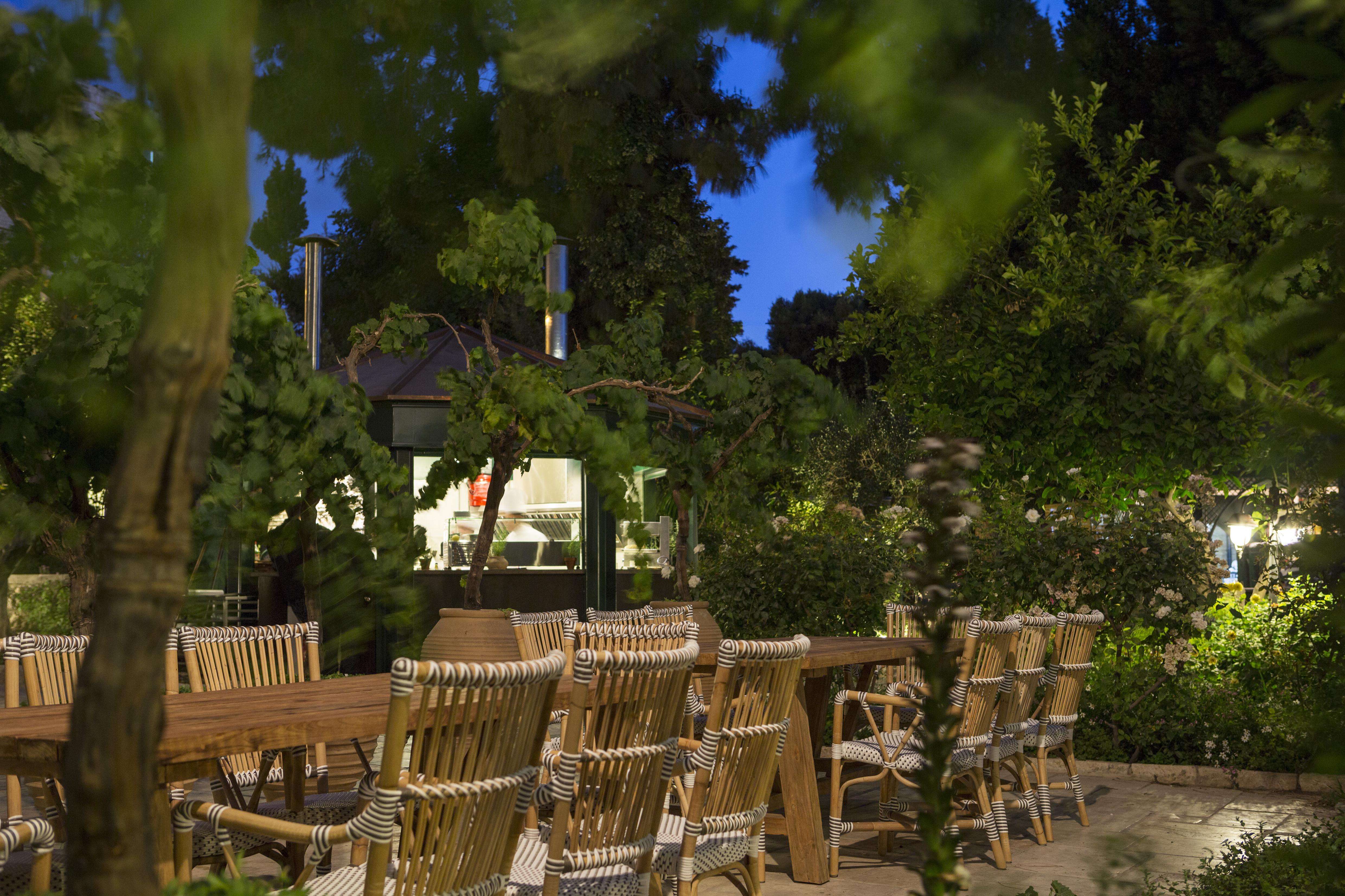 The American Colony Hotel - Small Luxury Hotels Of The World Йерусалим Екстериор снимка The garden at the restaurant