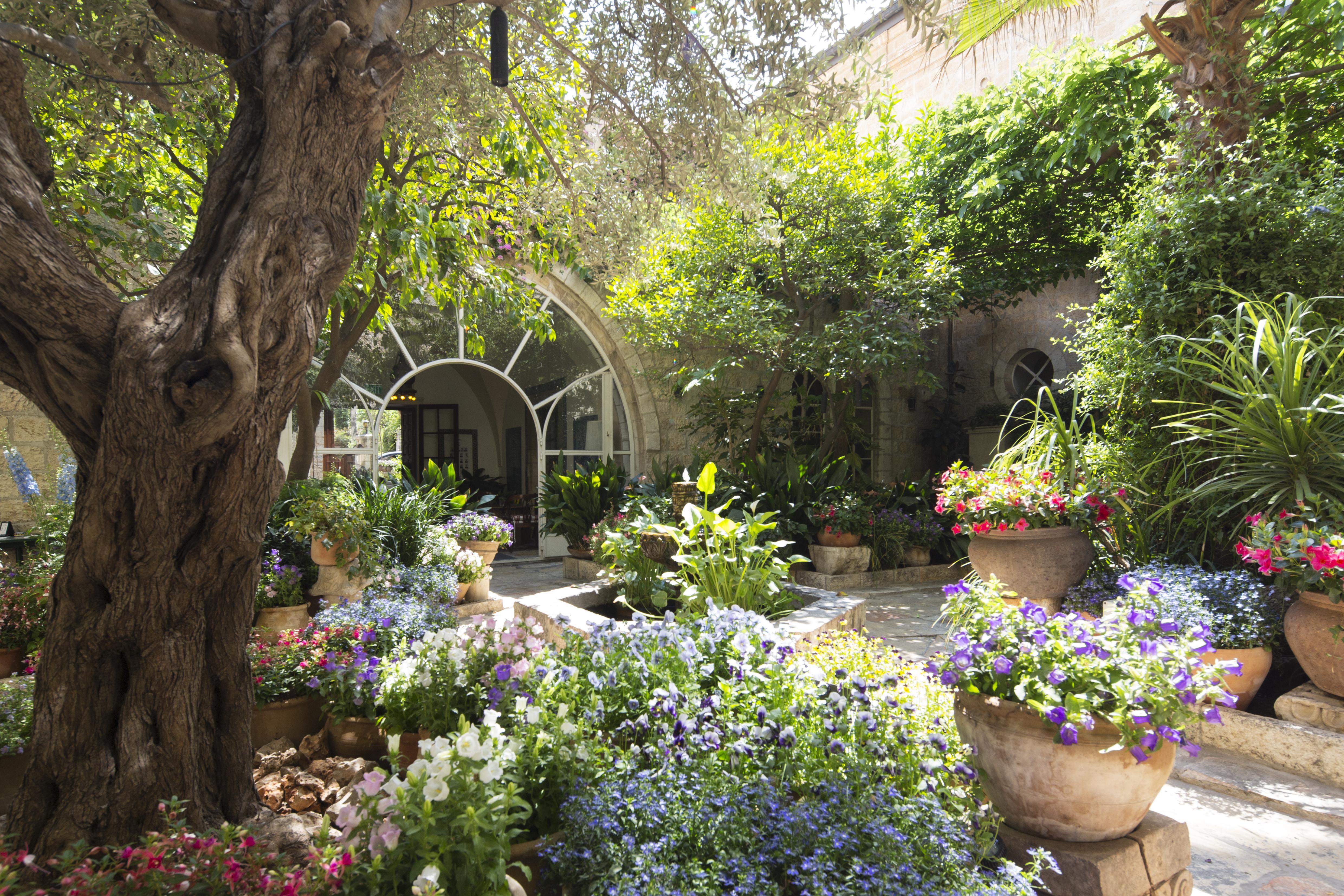 The American Colony Hotel - Small Luxury Hotels Of The World Йерусалим Екстериор снимка The courtyard of the museum